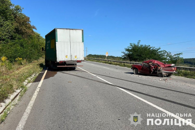 У Тернопільській області вантажівка протаранила легковий автомобіль