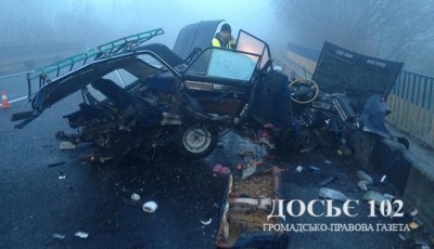 Від легківки - купа металобрухту: вранці на дорозі в обхід Тернополя трапилася жахлива ДТП