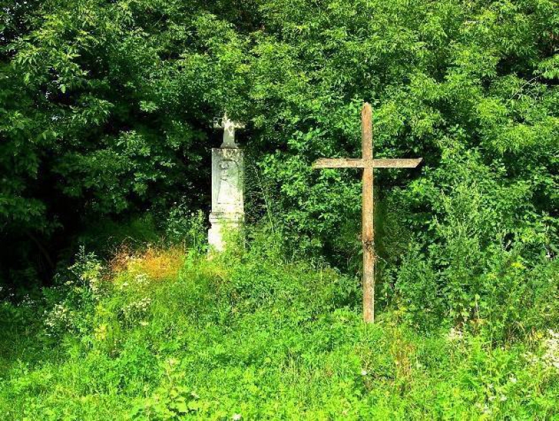 Розповіли історію таємничої фігури Святого з лопатою, що на Тернопільщині