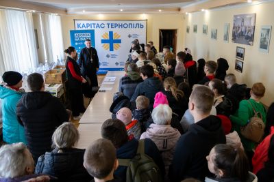 Великодні пакунки отримали діти від тернопільського &quot;Карітасу&quot;