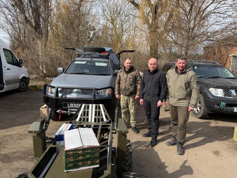 Сергій Надал на фронті передав воїнам 105 бригади ТРО автомайстерню та дрон для мінування «Гулівер»