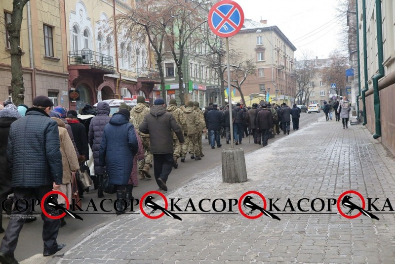 У Тернополі понад тисяча тернополян вшанували Небесну Сотню та пройшлись містом (фото)