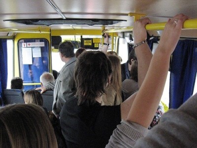 У громадському транспорті Тернополя перевіряли у пасажирів проїзні квитки