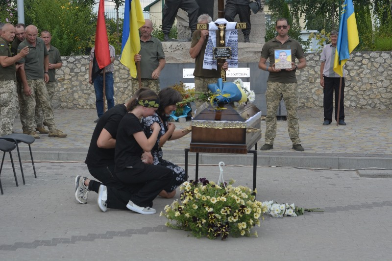 Сиротами залишилися двоє синів: на Збаражчині попрощалися з Володимиром Соляром, який загинув на війні