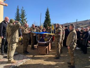 У громаді на Тернопільщині попрощалися з полеглим воїном Богданом Суховієм