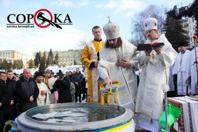 На Водохрещі в Тернополі не було де краплі води впасти (фото)