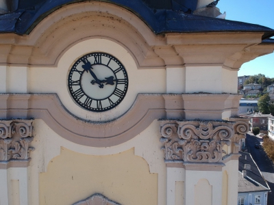 Історична будівля на Тернопільщині – вся у пташиному посліді (фотофакт)
