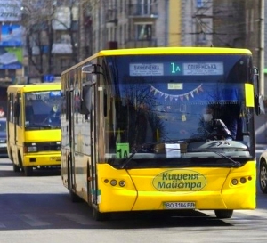 У Тернополі скоротили кількість громадського транспорту на маршрутах, щоб не піднімати тарифи