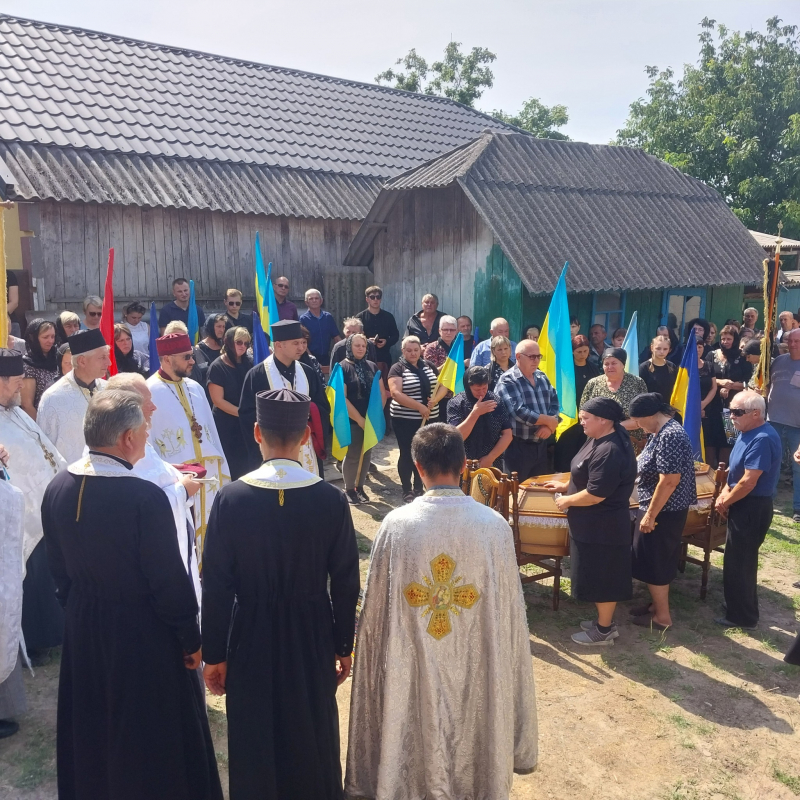 У громаді на Тернопільщині в останню дорогу провели полеглого захисника Степана Галібаша