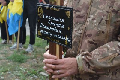 На Чортківщині попрощалися з ветераном російсько-української війни Степаном Стасишином