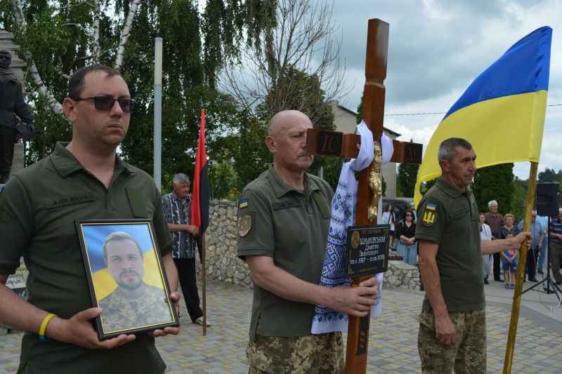 На Тернопільщині провели в останню путь Героя Дмитра Шушковського