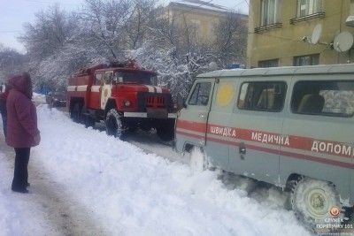 Рятувальники на Тернопільщині витягували автомобілі зі снігів