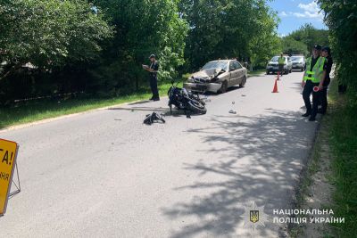 На Тернопільщині таксист, скориставшись хаосом після ДТП, викрав рюкзак травмованої мотоциклістки
