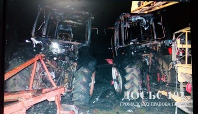 На Тернопільщині троє чоловіків підпалили сільськогосподарську техніку