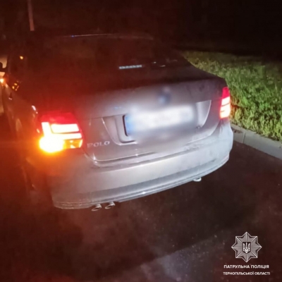 У Тернополі під час комендантської години поліцейські виявили автомобіль, який перебував у розшуку