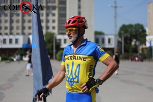 Спека і сотні кілометрів позаду: у Тернополі зустріли учасників ветеранського велопробігу (фоторепортаж)