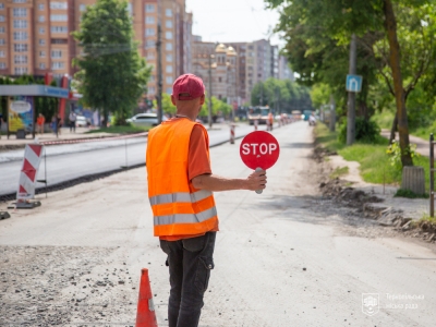 У Тернополі триває ремонт покриття на п’яти прибудинкових територіях