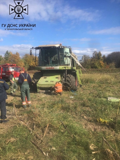 У полі на Тернопільщині горів комбайн