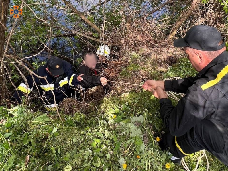 У річці на Тернопільщині ледь не потонув чоловік