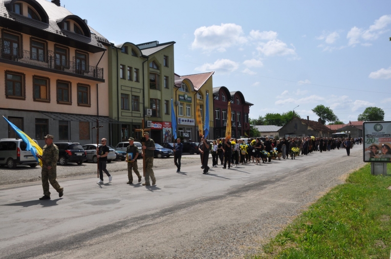 На Тернопільщині прощалися з полеглим воїном Олегом Гуменюком