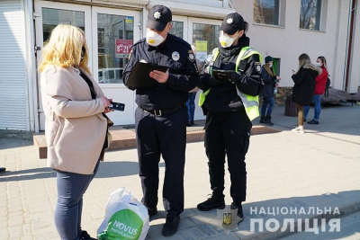 Тернополянка прямо на вулиці торгувала медичними масками