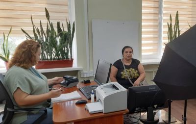 На Тернопільщині 42-річна жінка вперше отримала паспорт