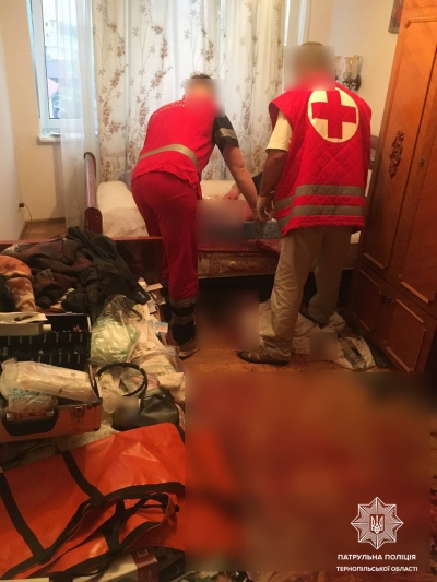 Поліцейські допомогли тернополянину, який волав про допомогу з власної квартири