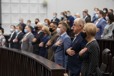 Новий голова-свободівець, присяги і вітання: відбулася перша сесія Тернопільської облради нового скликання (фоторепортаж)