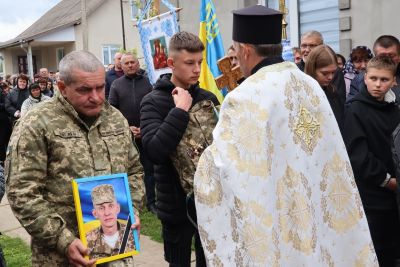 Понад 10 років захищав Україну: на Тернопільщині поховали Героя Віктора Тура
