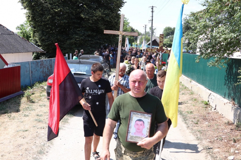 У громаді на Тернопільщині в останню дорогу провели полеглого Героя (фото)