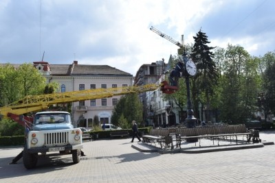 У центрі Тернополя «зупинився час» (фото)