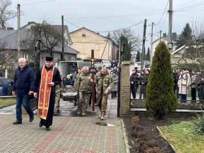У громаді на Тернопільщині зустріли тіло полеглого Героя Володимира Сапливого