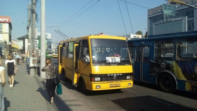 У Тернополі водії маршруток блокують рух тролейбусів