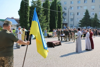 У громаді на Тернопільщині зустріли полеглого воїна Олега Ярмолюка