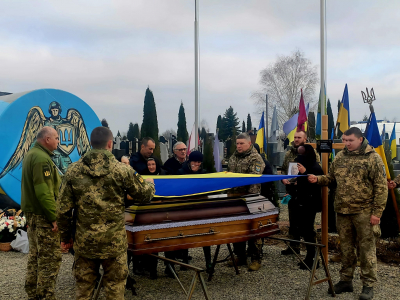 В Івано-Франківську провели в останню дорогу воїна з Тернопільщини