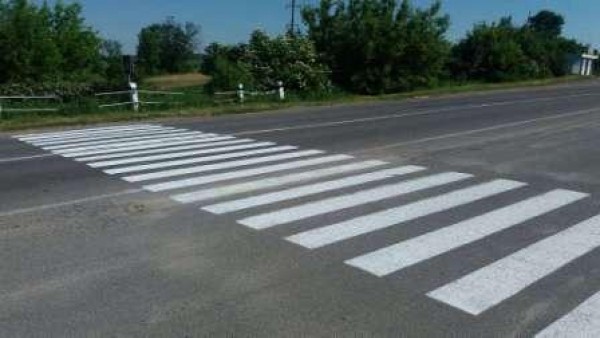 Дорожники оновлюють розмітку на тернопільських автошляхах