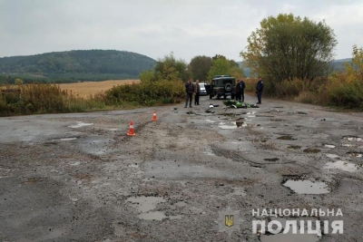 На Тернопільщині 18-річний водій мопеда врізався у вантажівку з дровами