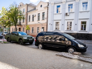 З Тернополя на потреби Збройних сил України та правоохоронців передали три автомобілі