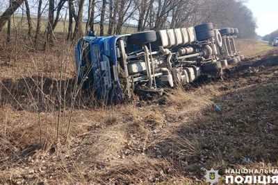 На Тернопільщині перекинулася вантажівка