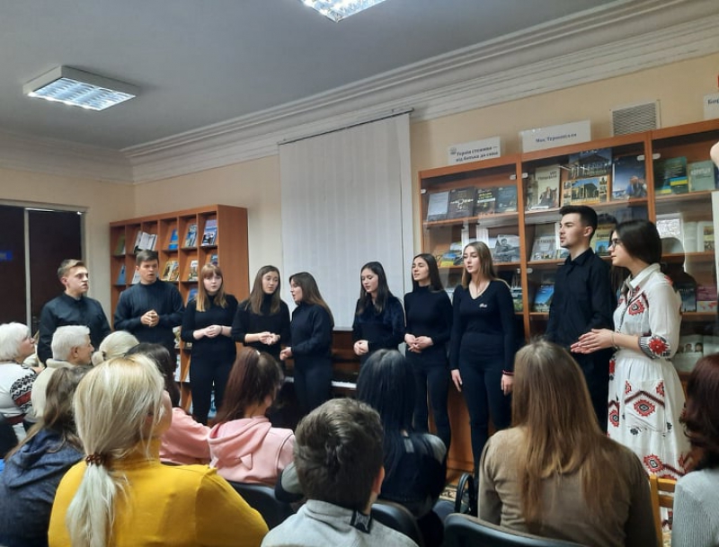 Подарунок Шевченкові: тернопільські студенти виконали відомі твори Кобзаря