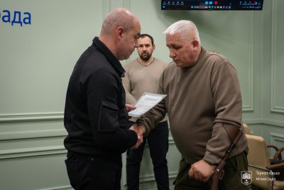 Сім родин захисників з Тернополя отримають кошти від міста на власну справу