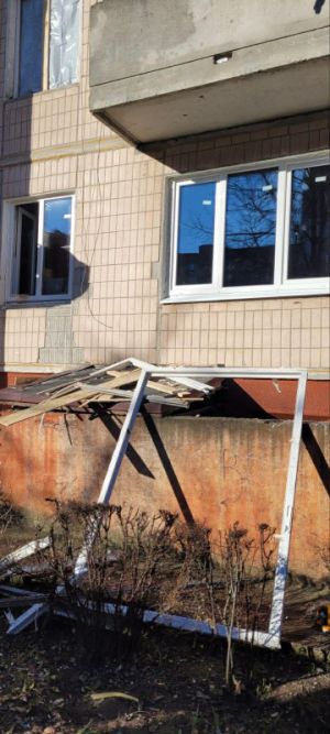 Міська рада Тернополя забезпечує заміну вікон у будинку на вулиці 15 Квітня, 31, який постраждав від ракетної атаки