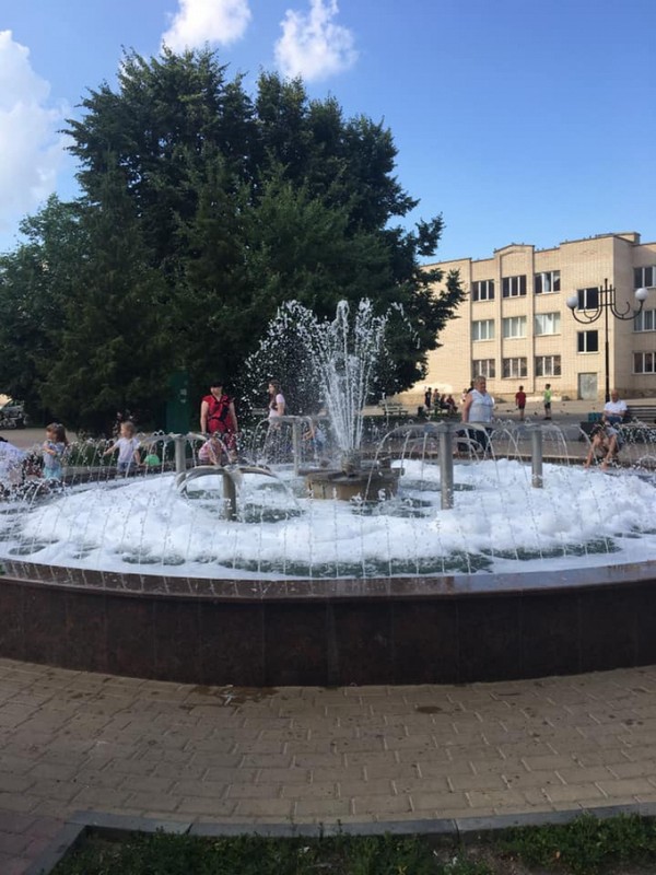 У тернопільському фонтані – «пінна вечірка» (фотофакт)