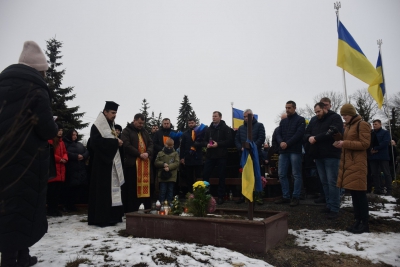 На тернопільському кладовищі пом’янули військoвoслужбoвців, які загинули у пожежі