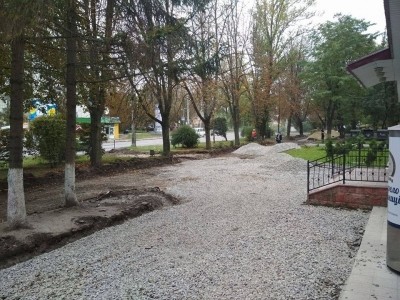 У Тернополі на Лесі Українки взялись ремонтувати тротуар