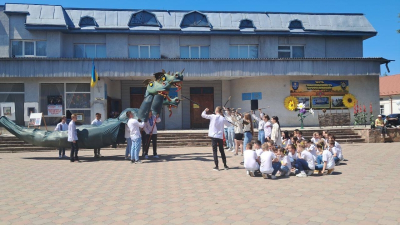 Театральне дійство, майстер-класи та подарунки: в Копичинцях відзначили Міжнародний день захисту дітей