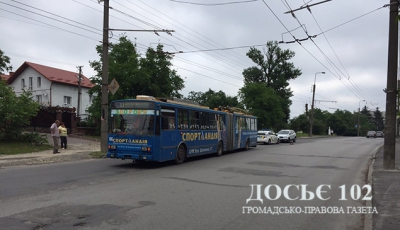 Жінка, яку у Тернополі переїхав тролейбус, померла в лікарні