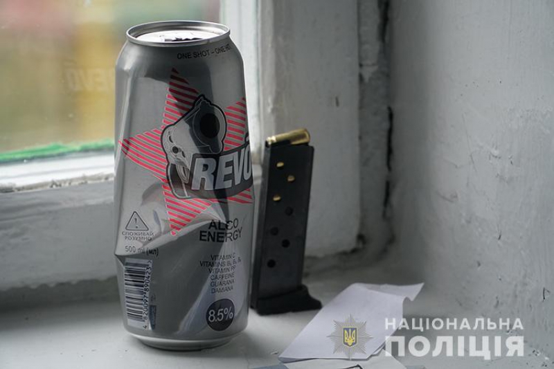 Розбили у квартирі вікна та погрожували застрелити: вранці на тернополянку здійснили розбійнинй напад