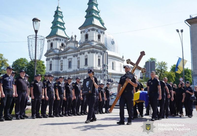 На Тернопільщині в останню путь провели патрульного поліцейського Ігоря Кульбабу