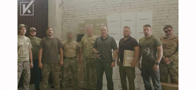 «Українська команда» передала партію FPV-дронів та інші потрібні речі підрозділу «Кракен»